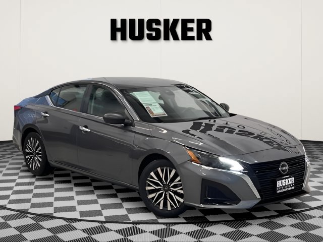Gray 2025 Nissan Altima Sedan Front-Wheel Drive Automatic