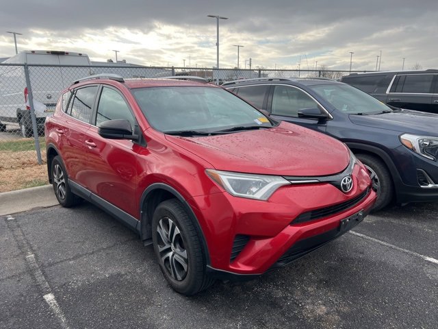2016 Toyota RAV4 LE's photo