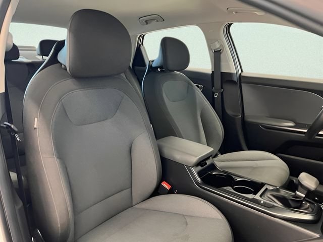 2025 Kia K4 LXS - Photo 27