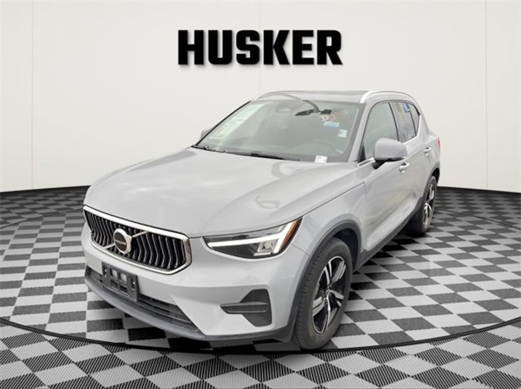 Used 2024 Volvo XC40 Core Bright Theme