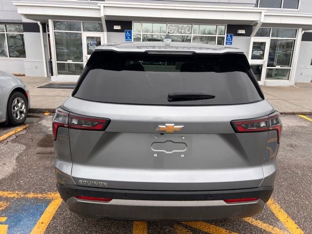 View vehicle photo 4