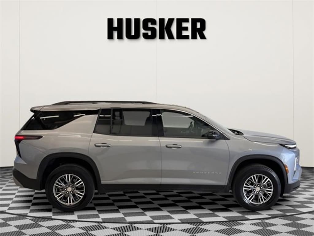 Used 2025 Chevrolet Traverse LT SUV