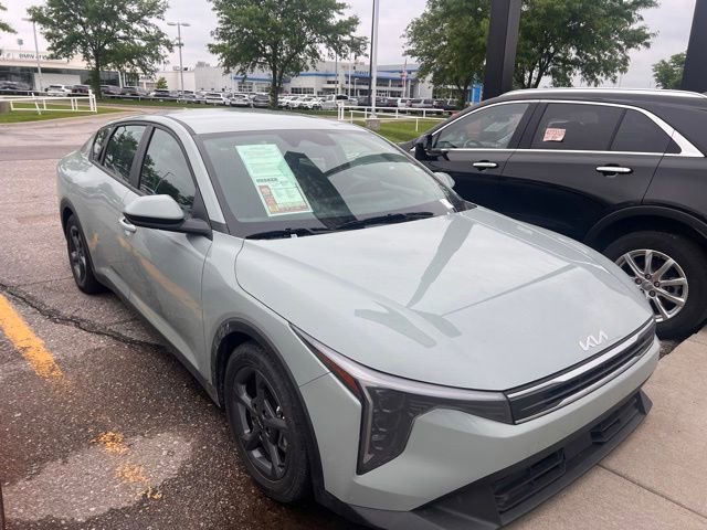 2025 Kia K4 LXS AT's photo