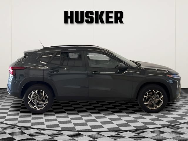 2025 Chevrolet Trax LT - Photo 2