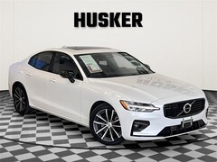 2021 Volvo S60 T5 Momentum Sedan