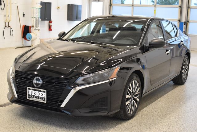 2025 Nissan Altima SV - Photo 9