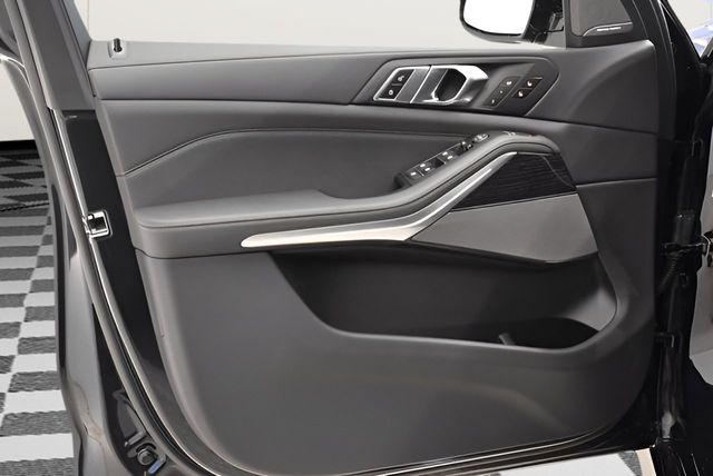 2026 BMW X5 M60i - Photo 23