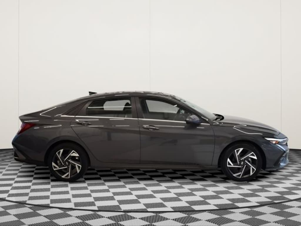 Used 2025 Hyundai Elantra SEL Convenience Sedan