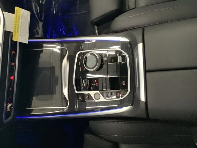 2026 BMW X7 M60i - Photo 17