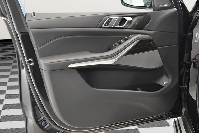 2026 BMW X5 50e - Photo 22