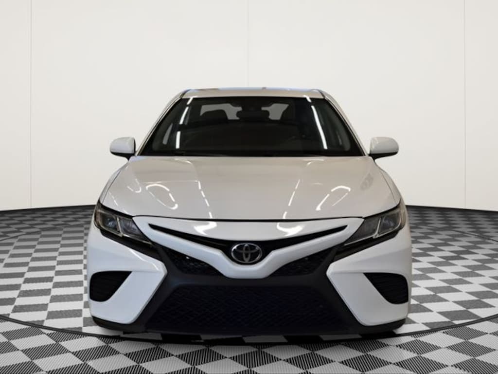 Used 2020 Toyota Camry SE Sedan