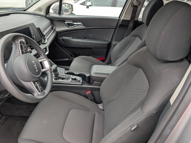 2024 Kia Sportage LX photo 2