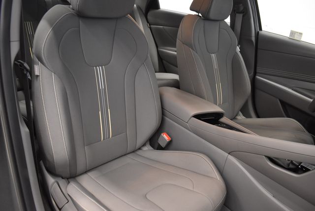 2025 Hyundai Elantra SEL - Photo 6