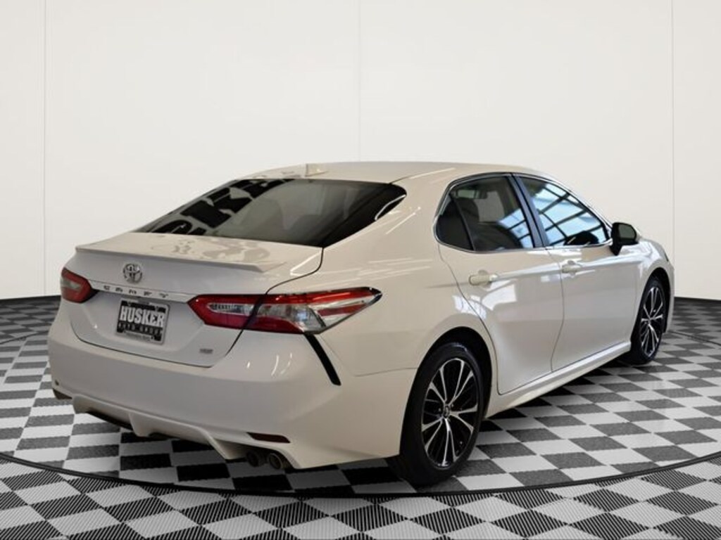 Used 2020 Toyota Camry SE Sedan