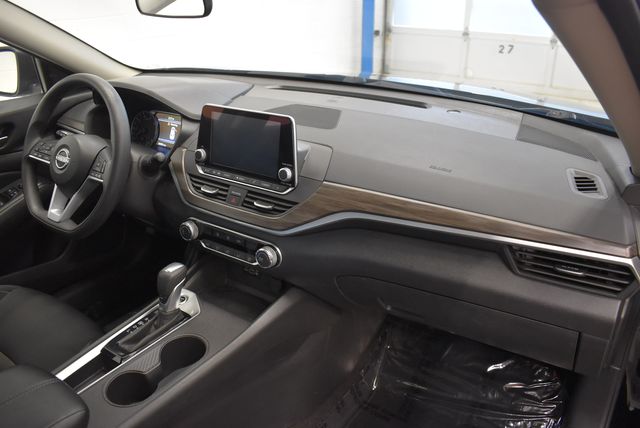 2025 Nissan Altima SV - Photo 18