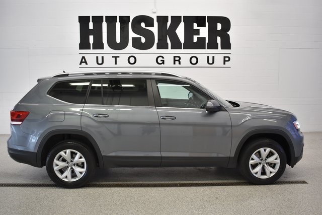 Used 2019 Volkswagen Atlas SE with VIN 1V2LR2CA2KC572187 for sale in Lincoln, NE