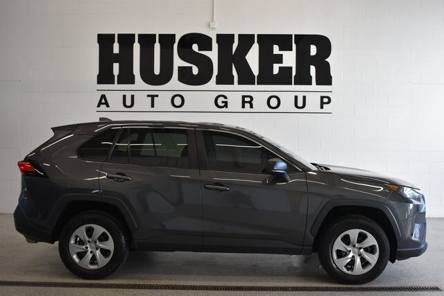 2022 Toyota RAV4 LE photo 2