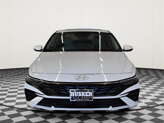 2025 Hyundai Elantra Hybrid Limited photo 3