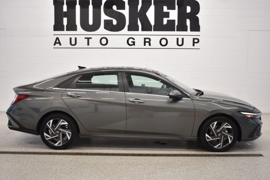 Used 2025 Hyundai Elantra SEL Convenience Sedan
