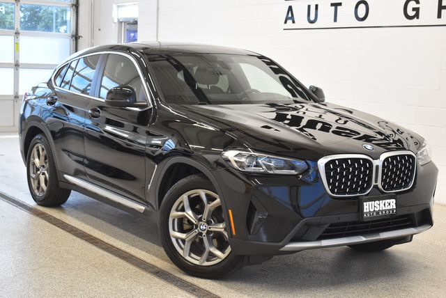 2022 BMW X4 xDrive30i's photo