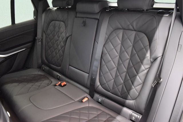 2026 BMW X5 M60i - Photo 10