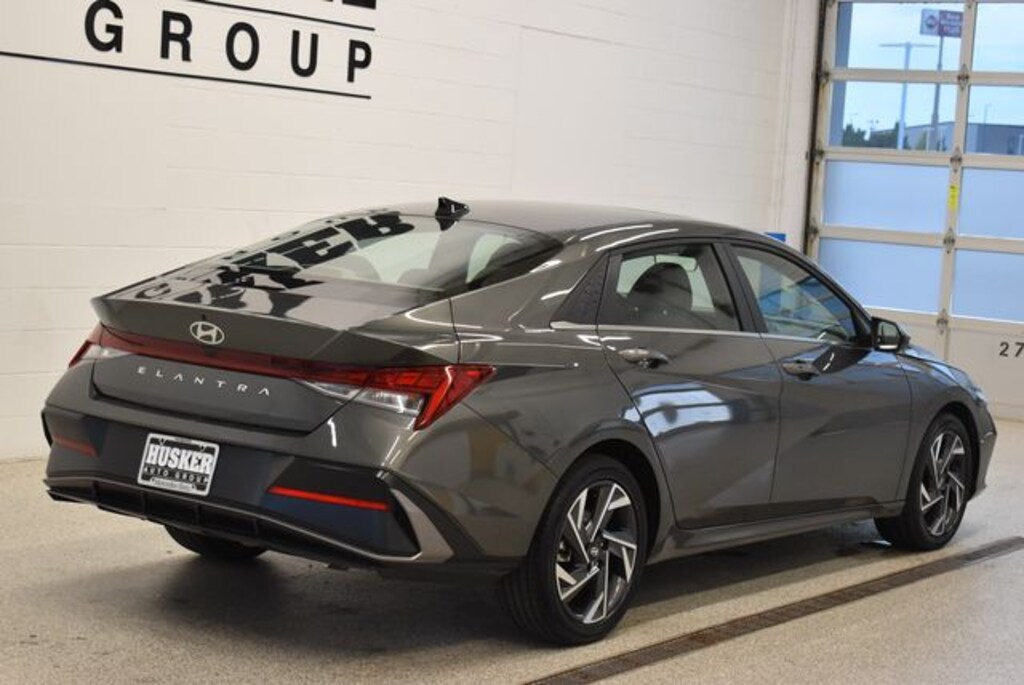 Used 2025 Hyundai Elantra SEL Convenience Sedan