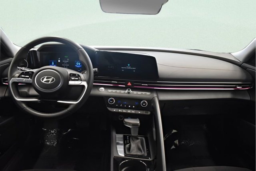 Used 2025 Hyundai Elantra SEL Convenience Sedan
