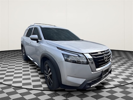 2023 Nissan Pathfinder Platinum SUV