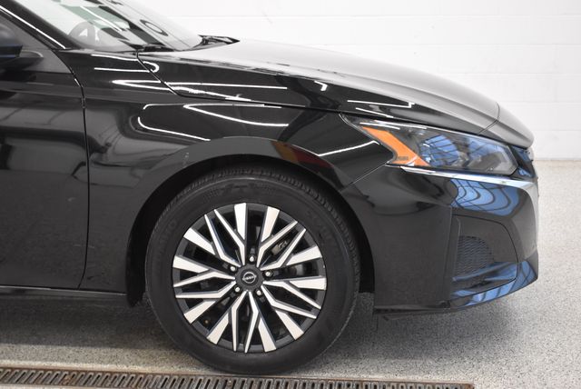 2025 Nissan Altima SV - Photo 13