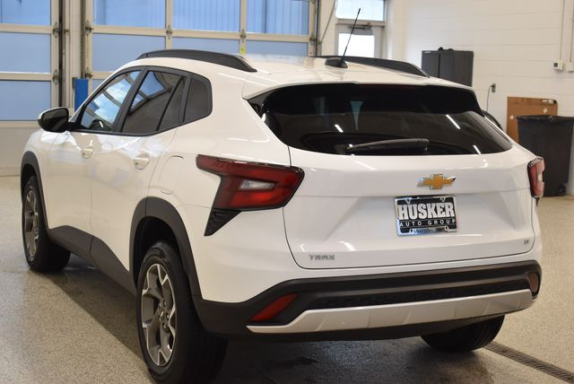 2025 Chevrolet Trax LT - Photo 10
