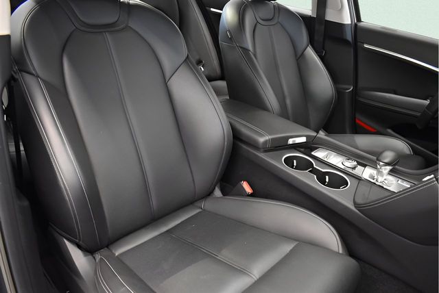 2025 GENESIS G70 Standard - Photo 6