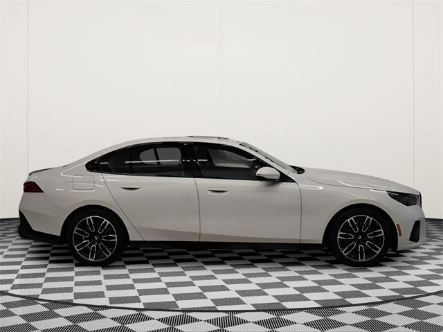 2026 Bmw 540i xDrive Sedan photo 2