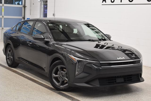 2025 Kia K4 LXS AT's photo
