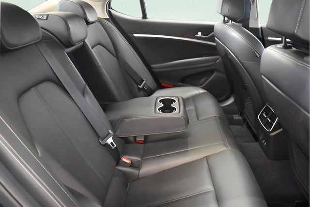 2025 GENESIS G70 Standard - Photo 17