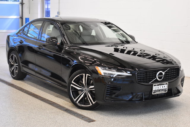 2022 Volvo S60 Recharge Plug-In Hybrid eAWD R Design Expression Sedan