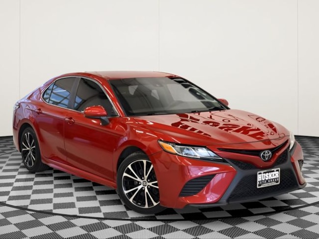 2020 Toyota Camry SE Sedan