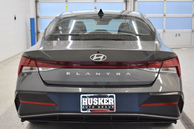 2025 Hyundai Elantra SEL - Photo 11