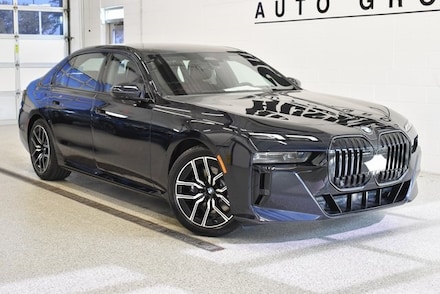 2025 BMW 740i xDrive Sedan
