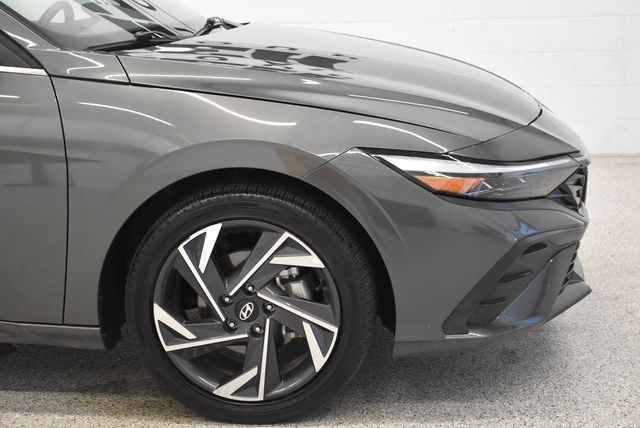 2025 Hyundai Elantra SEL - Photo 13