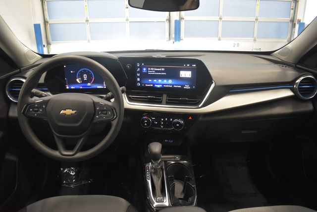 2025 Chevrolet Trax LT - Photo 5