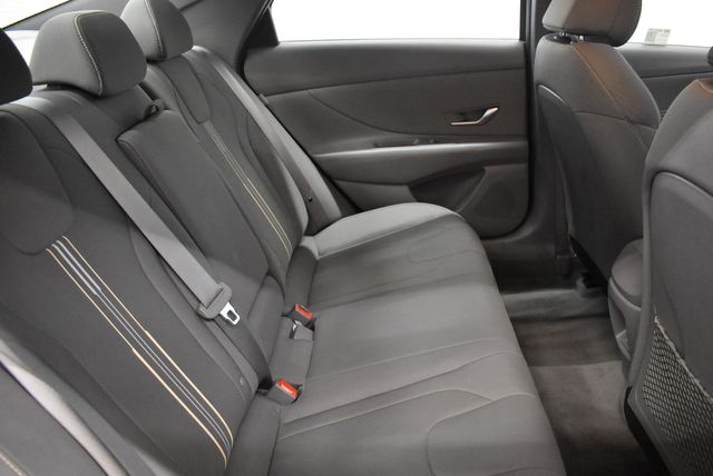 2025 Hyundai Elantra SEL - Photo 17