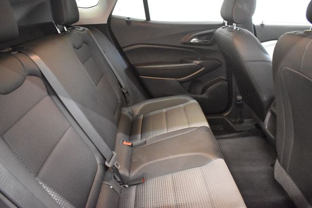 2025 Chevrolet Trax LT - Photo 17
