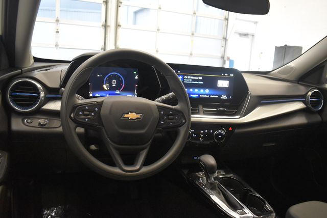 2025 Chevrolet Trax LT - Photo 23