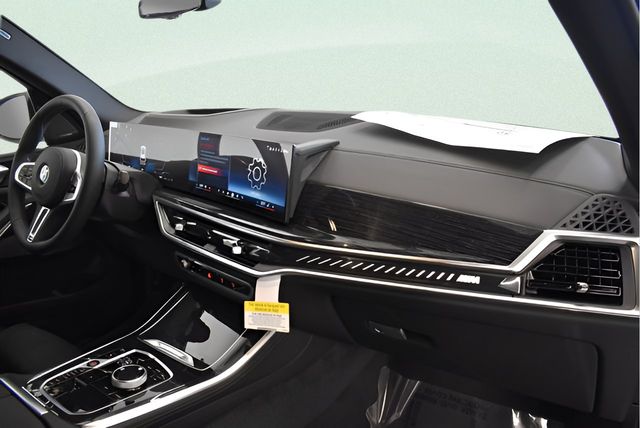 2026 BMW X5 M60i - Photo 18