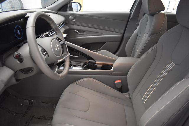 2025 Hyundai Elantra SEL - Photo 22