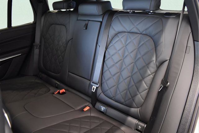 2026 BMW X5 M60i - Photo 7