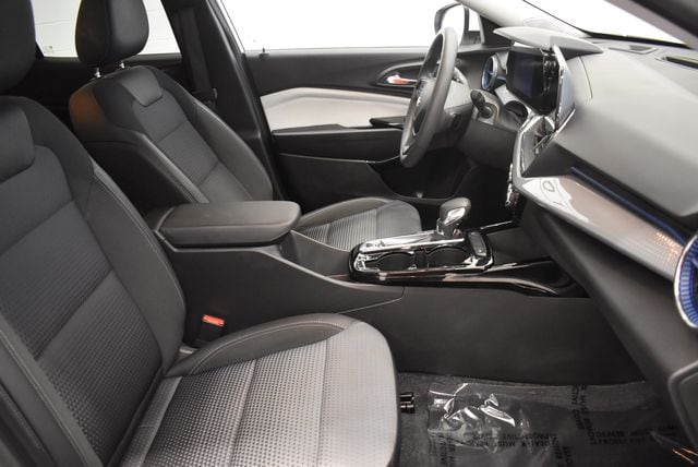 2025 Chevrolet Trax LT - Photo 19