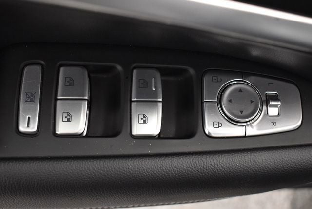 2025 GENESIS G70 Standard - Photo 21