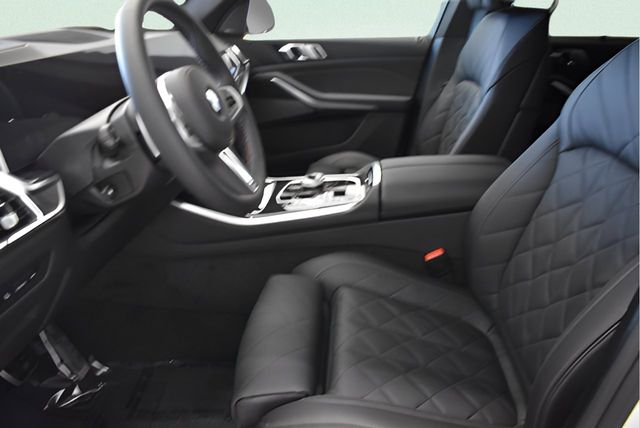 2026 BMW X5 M60i - Photo 22