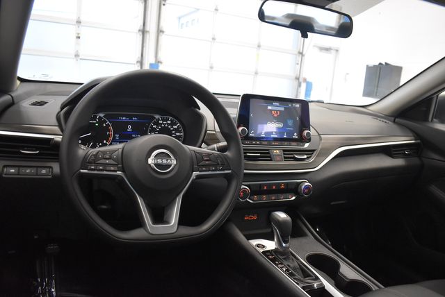2025 Nissan Altima SV - Photo 23